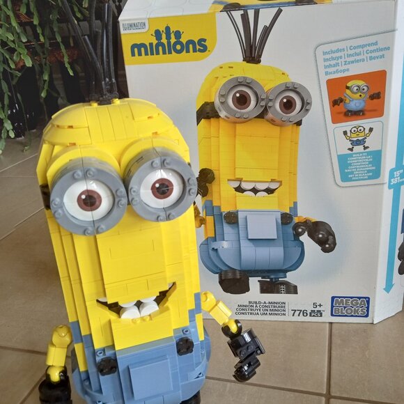 GIANT MINIONS MEGABLOKS - FREE SHIPPING - Picture 2 of 4